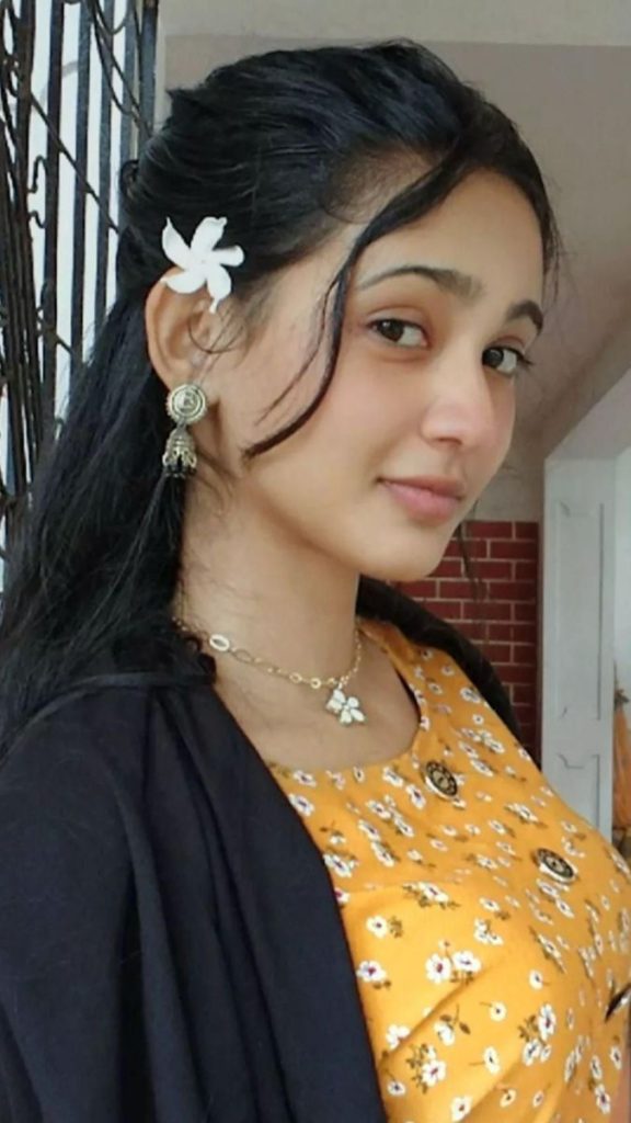 girls dp, girls dp photos, girl dp pic, girls profile picture, stylish girls dp, cute girls dp, girls dp images, girls dp wallpapers, instagram dp girls, whatsapp dp girls