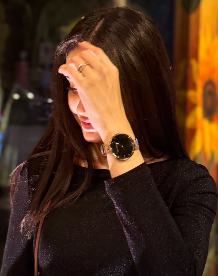 Hidden Face Girl Dp Pic Images Photos Pics Pictures Wallpapers hidden face girl dp, girl dp hidden face, hidden face dp for girls, hidden face dp for whatsapp, hidden face dp for instagram, stylish hidden face dp, cute hidden face girl dp, aesthetic hidden face dp, girl dp without face, mystery girl dp