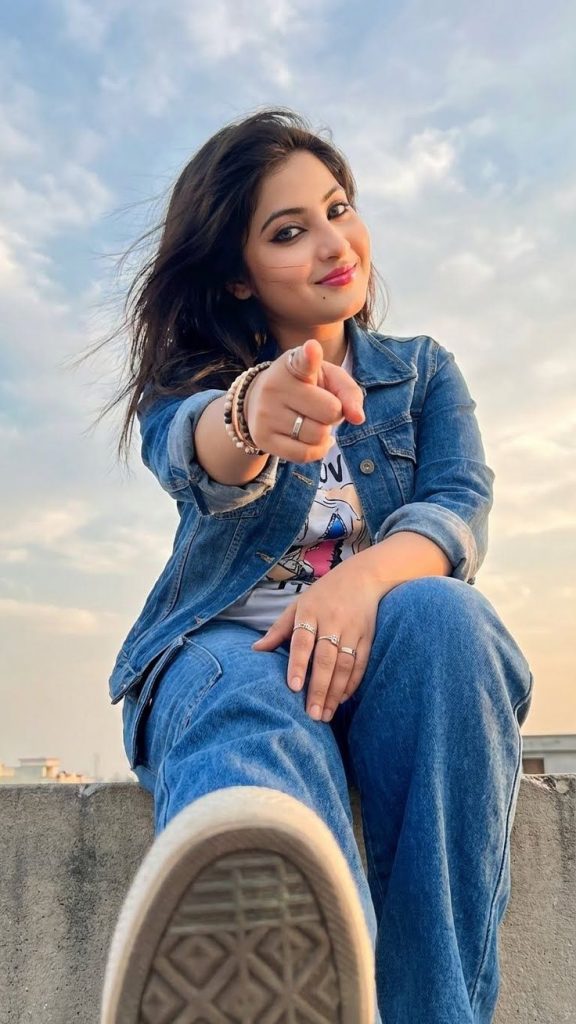 stylish girls dp, girls dp images, stylish girl pic, trendy girls dp, girls dp photos, stylish profile picture for girls, hd girls dp, girls wallpapers, instagram girls dp, cute stylish girls dp