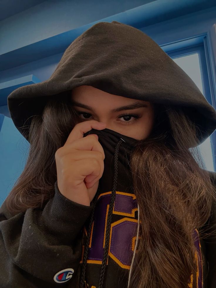 Hidden Face Girl Dp Pic Images Photos Pics Pictures Wallpapers hidden face girl dp, girl dp hidden face, hidden face dp for girls, hidden face dp for whatsapp, hidden face dp for instagram, stylish hidden face dp, cute hidden face girl dp, aesthetic hidden face dp, girl dp without face, mystery girl dp