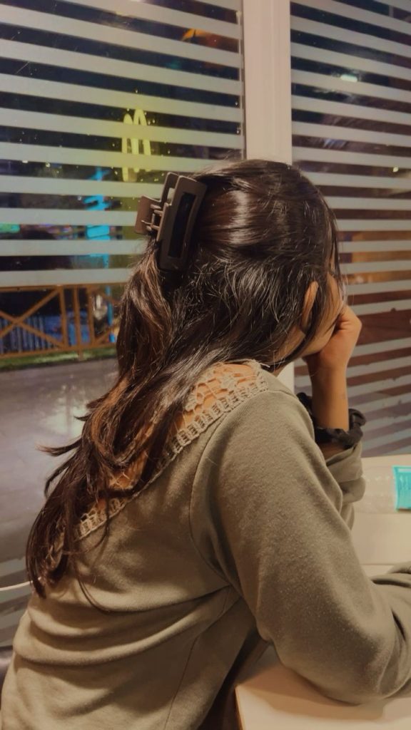 Hidden Face Girl Dp Pic Images Photos Pics Pictures Wallpapers hidden face girl dp, girl dp hidden face, hidden face dp for girls, hidden face dp for whatsapp, hidden face dp for instagram, stylish hidden face dp, cute hidden face girl dp, aesthetic hidden face dp, girl dp without face, mystery girl dp