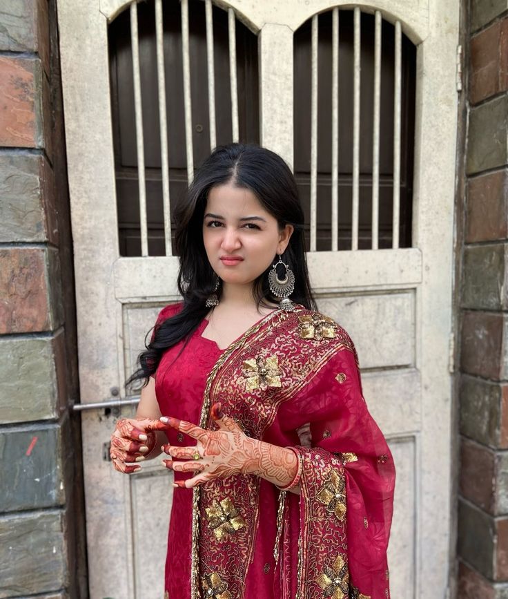 girls dp, girls dp photos, girl dp pic, girls profile picture, stylish girls dp, cute girls dp, girls dp images, girls dp wallpapers, instagram dp girls, whatsapp dp girls