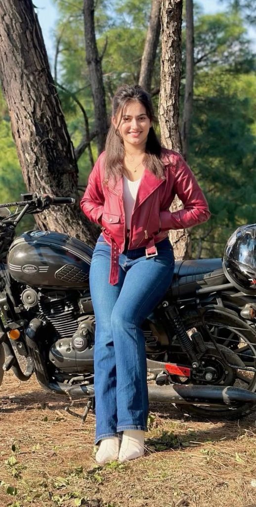 stylish girls dp, girls dp images, stylish girl pic, trendy girls dp, girls dp photos, stylish profile picture for girls, hd girls dp, girls wallpapers, instagram girls dp, cute stylish girls dp