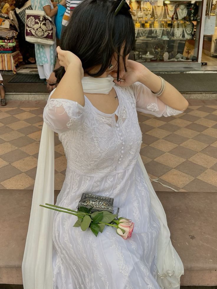 Hidden Face Girl Dp Pic Images Photos Pics Pictures Wallpapers hidden face girl dp, girl dp hidden face, hidden face dp for girls, hidden face dp for whatsapp, hidden face dp for instagram, stylish hidden face dp, cute hidden face girl dp, aesthetic hidden face dp, girl dp without face, mystery girl dp