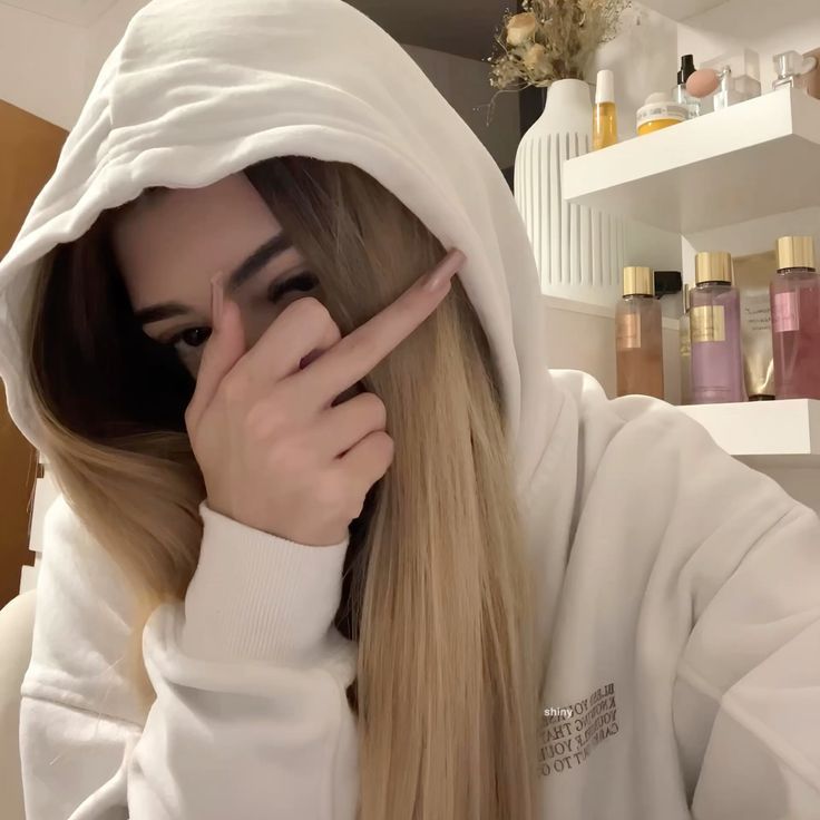 Hidden Face Girl Dp Pic Images Photos Pics Pictures Wallpapers hidden face girl dp, girl dp hidden face, hidden face dp for girls, hidden face dp for whatsapp, hidden face dp for instagram, stylish hidden face dp, cute hidden face girl dp, aesthetic hidden face dp, girl dp without face, mystery girl dp