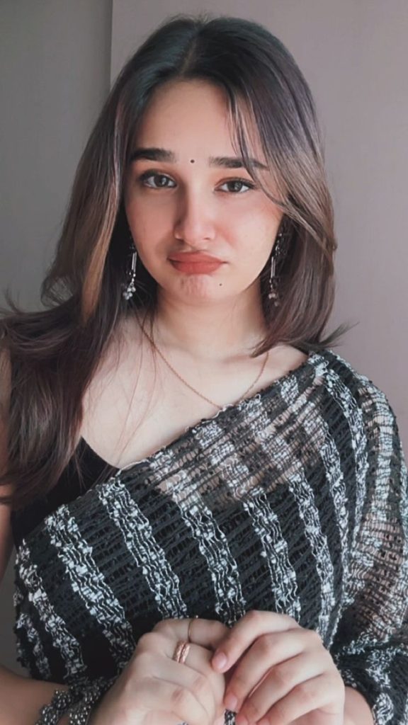 girls dp, girls dp photos, girl dp pic, girls profile picture, stylish girls dp, cute girls dp, girls dp images, girls dp wallpapers, instagram dp girls, whatsapp dp girls